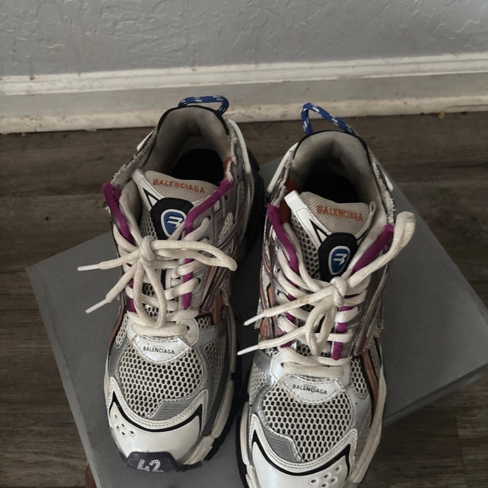 Balenciaga Runner Distressed Sneakers Sz 42 - Picture 3 of 7
